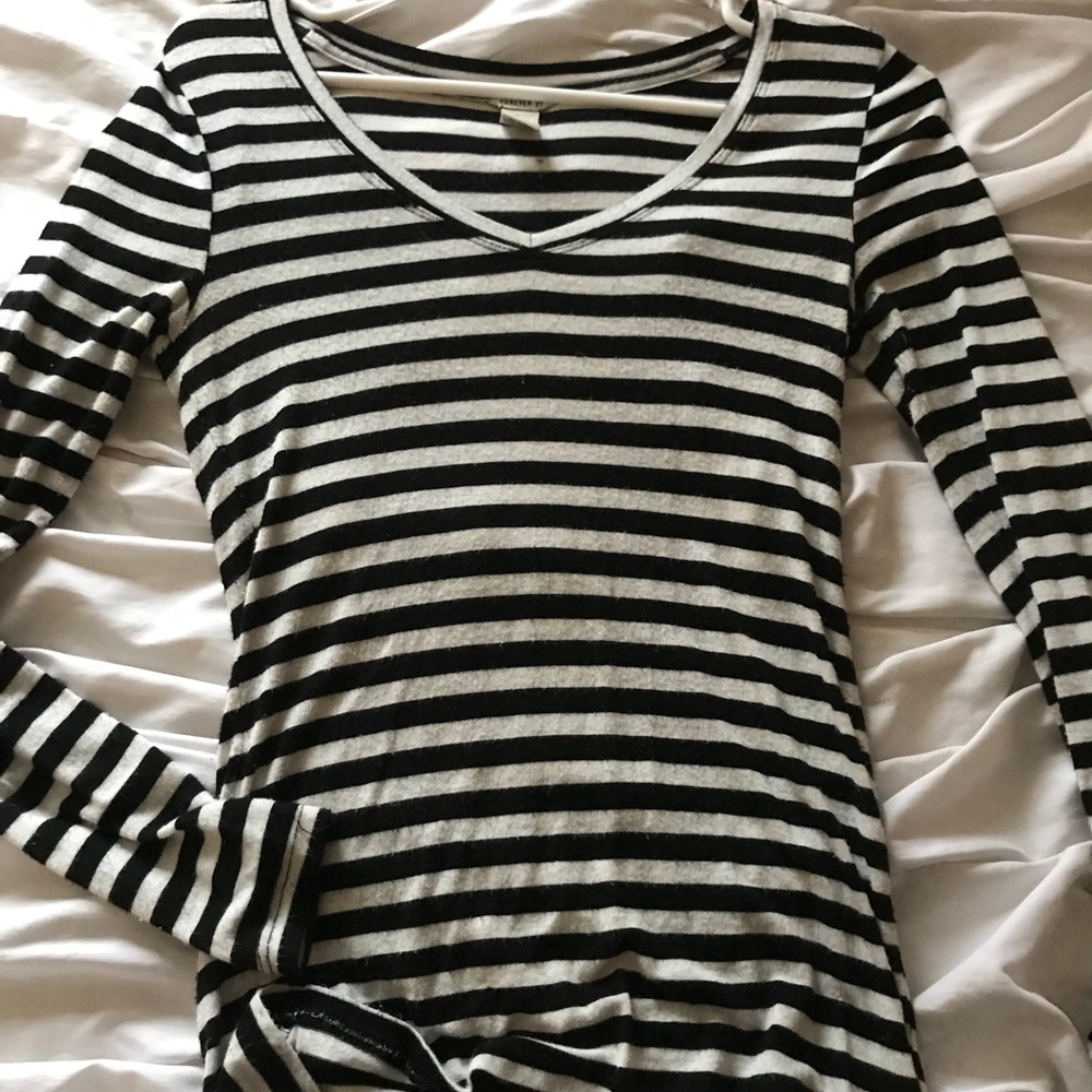Long Sleeve v-neck shirt